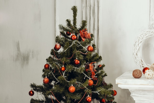 make-an-impact-this-year-with-a-beautiful-artificial-christmas-tree